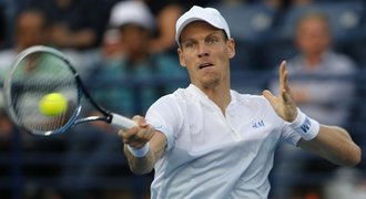 Bojovník Berdych na legendu nestačil, turnaj v Dubaji ovládl Federer