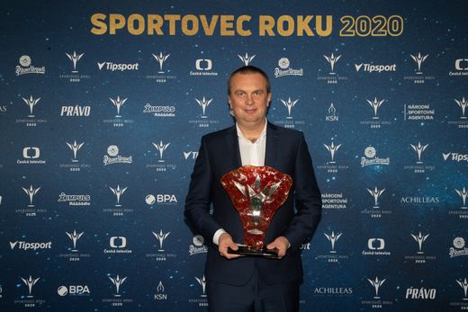 Cenu pro nejlepší kolektiv roku 2020 přebral za biatlonovou smíšenou štafetu šéf svaz Jiří Hamza Cenu pro nejlepší kolektiv roku 2020 přebral za biatlonovou smíšenou štafetu šéf svaz Jiří Hamza