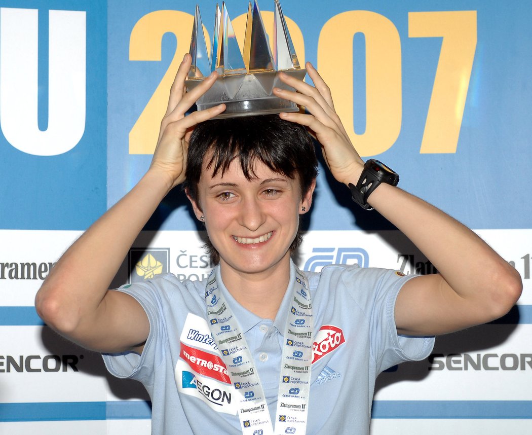 Svoji první korunku musela Martina Sáblíková převzít až dodatečně, protože se v termínu ceremoniálu účastnila mistrovství Evropy ve víceboji