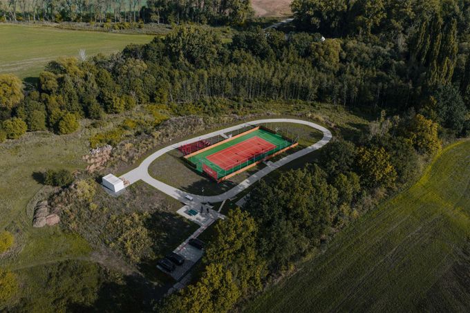 Sport není jen o velkých stadionech. V Květnici otevřeli nové hřiště s podporou Betana Sport není jen o velkých stadionech. V Květnici otevřeli nové hřiště s podporou Betana