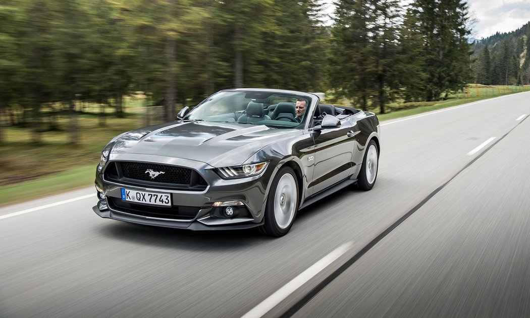 Ford Mustang Cabrio a Mazda MX-5