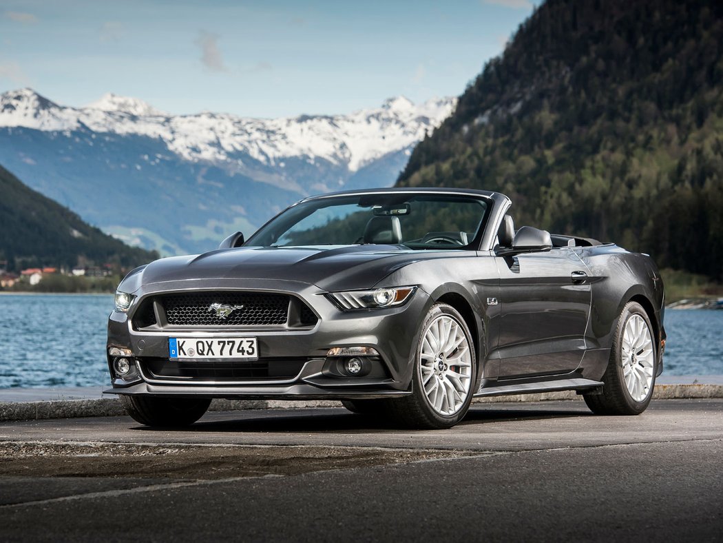 Ford Mustang Cabrio a Mazda MX-5