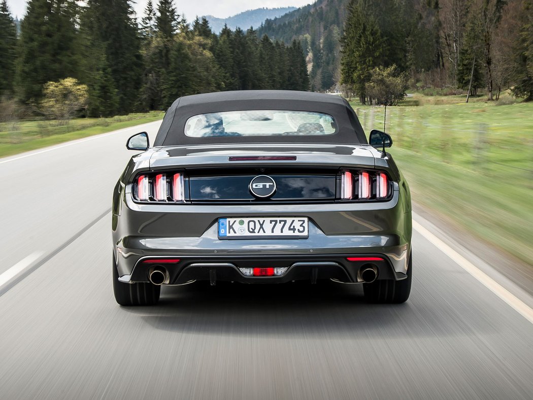 Ford Mustang Cabrio a Mazda MX-5