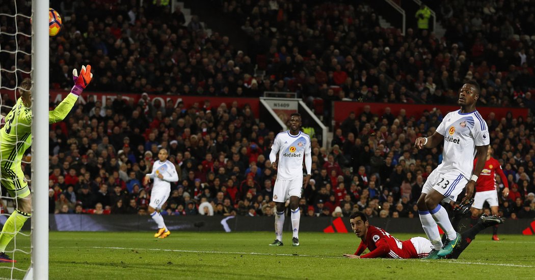 Za nejlepší gól kariéry označil záložník Manchesteru United Henrik Mchitarjan svůj zásah v utkání anglické Premier League se Sunderlandem. Míč zasáhl patičkou přes hlavu.