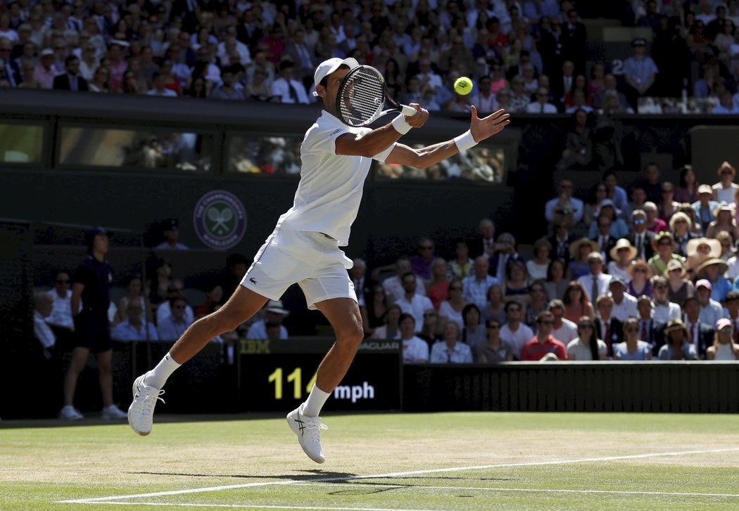 Srb Novak Djokovič ve finále Wibledonu