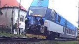 Extrémní hazard: Mladíci vyjeli z Brna do Břeclavi na spřáhle mezinárodnímu vlaku!