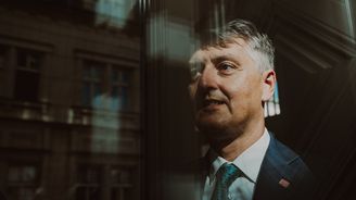 Daňový trik pro manžele, 80 milionů v hotovosti u šéfa Správy železnic a krach kvazifondu Daňový trik pro manžele, 80 milionů v hotovosti u šéfa Správy železnic a krach kvazifondu