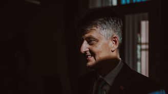 Policie našla u šéfa Správy železnic hotovost přes 80 milionů. Jde o rodinné úspory, brání se Svoboda Policie našla u šéfa Správy železnic hotovost přes 80 milionů. Jde o rodinné úspory, brání se Svoboda