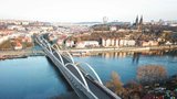 Nová podoba mostu pod Vyšehradem: Místo dvou kolejí tři, přibude i zastávka. První vlaky už za 6 let?