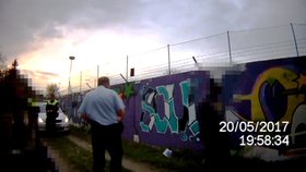 Opravdu velký prostor si vybral pro své dílo muž (33) z Brna. Graffiti vytvořil na ploše přibližně 20 m2. Jak strážníci později zjistili, měl k tomu od majitele zdi povolení.