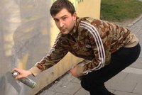 Policie hledá »umělce« z Olomouce: Při sprejerství se nechal natočit