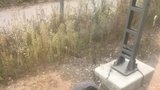 Sprejeři počmárali vlak barevným nápisem, vyfotil je zaměstnanec drah. Poznáváte je?