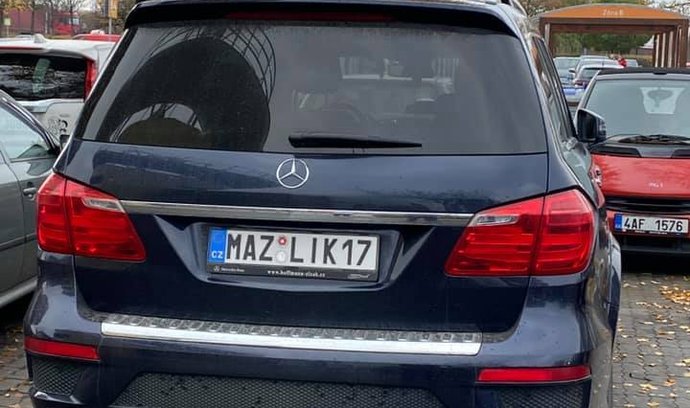 Českými silnicemi jezdí vozidla s registračními značkami na přání již pátým rokem a stále se objevují nové originální kombinace.