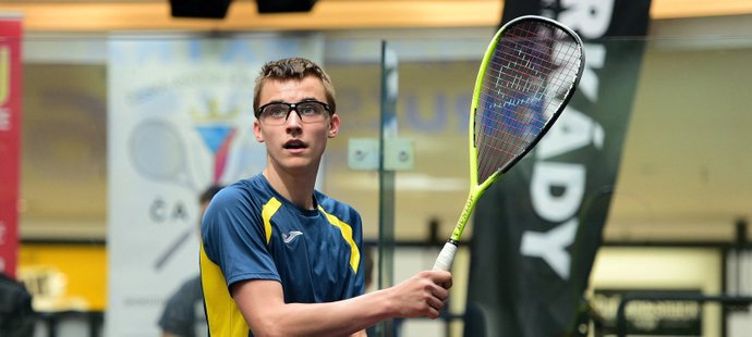 Squashista Viktor Byrtus je velkou českou squashovou nadějí.