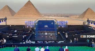 Český squashový rozhodčí rozhodoval finále turnaje u pyramid