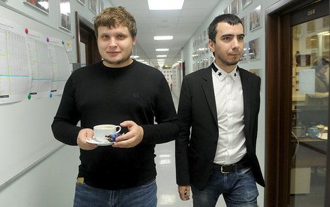 Kuzněcov (vlevo/vpravo) a Stoljarov alias duo Vovan a Lexus.