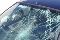 Řidič u Prostějova srazil chodce (†61): Neměl reflexní prvky, šel po špatné straně silnice