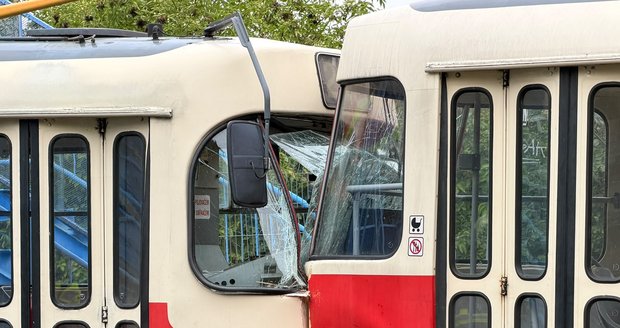 V Praze 6 se srazily dvě tramvaje.