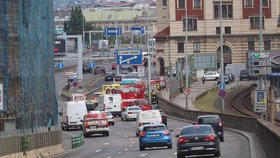U hlavního nádraží v Praze došlo k dopravní nehodě. Vůz srzil chodkyni. (ilustrační foto)