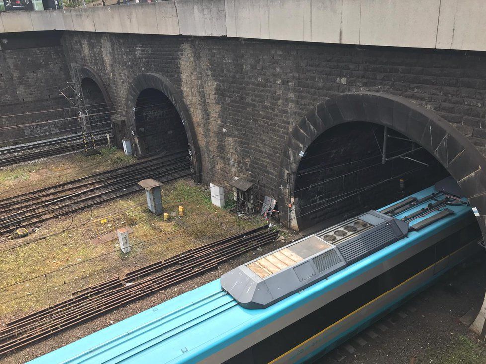 První vinohradský železniční tunel vznikal souběžně s hlavním nádražím. (ilustrační foto)