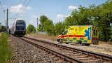 Tragédie na kolejích: V Dolních Počernicích zemřel mladík, srazil ho vlak