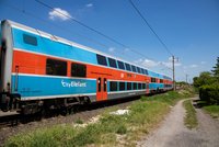 Ranní vlaky mezi Prahou a Benešovem nabíraly zpoždění. Na vině byly výpadky elektřiny
