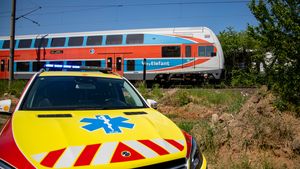 Stařenku (75) mezi Krčí a Braníkem srazil vlak: Jako zázrakem přežila! Provoz stojí