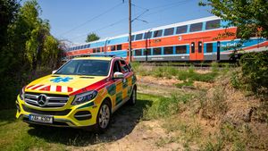 Jeden vlak srazil během noci dva lidi! Nejprve muže (32) v Radotíně, pak ženu (32) u Karlštejna