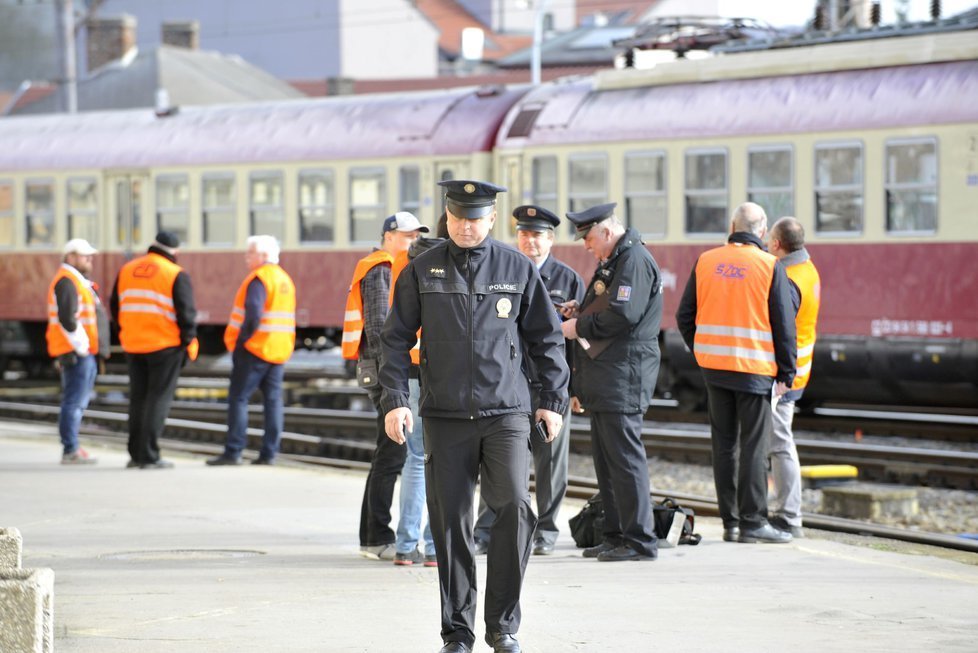 Při loňské srážce dvou vlakových souprav v Brně se zranilo 23 osob.