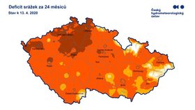 Nedostatek srážek za dva roky je na některých místech v Česku až extrémní. (19. 4. 2020)