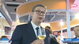 Podroušený prezident se přetahoval o víno s poradkyní. Vypil jsem 100 sklenic, chlubil se Vučić 