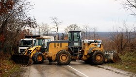 Road closures between Serbia and Kosovo