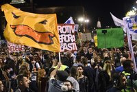 „Snůška hloupostí,“ mávl srbský prezident rukou nad demonstranty. Do ulic vyšli i v Černé Hoře