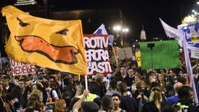 „Snůška hloupostí,“ mávl srbský prezident rukou nad demonstranty. Do ulic vyšli i v Černé Hoře