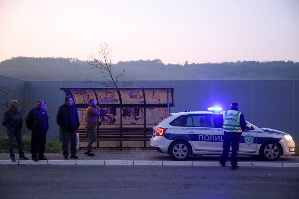 Mladík v Srbsku postřílel osm lidí a dal se na útěk