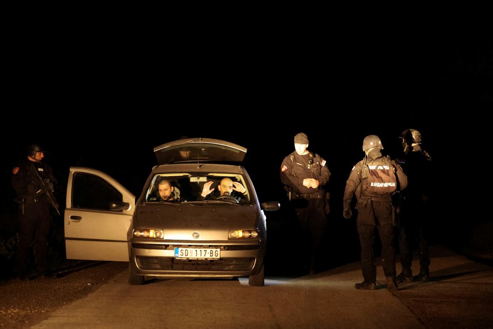 Mladík v Srbsku postřílel osm lidí a dal se na útěk