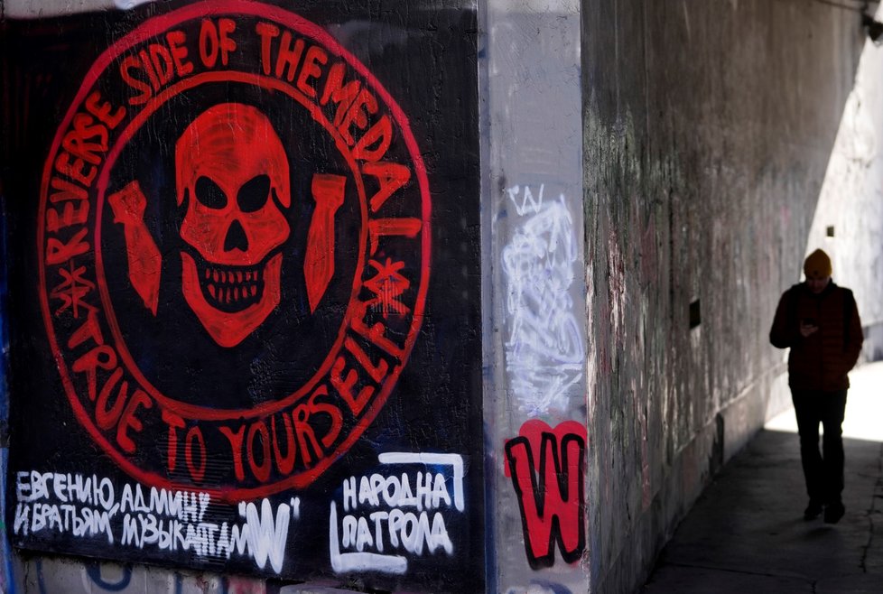 Rozpolcené Srbsko: Graffiti za Wagnerovce v Bělehradě (19. 1. 2023)