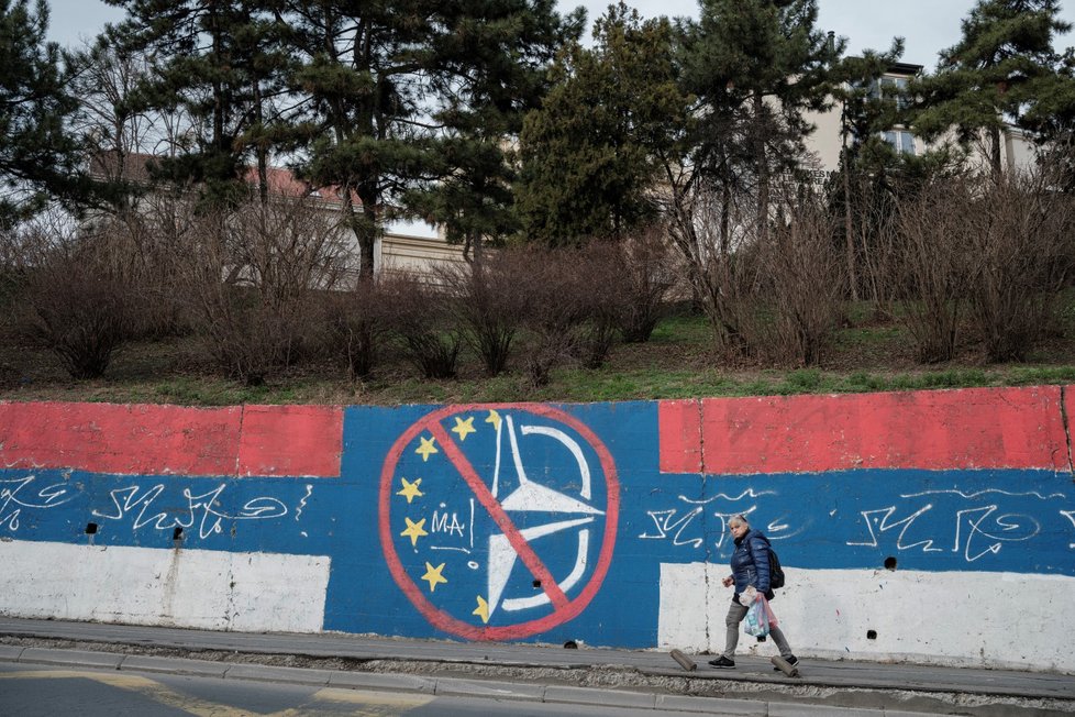 Rozpolcené Srbsko: Graffiti proti EU a NATO v Bělehradě (18. 1. 2023)