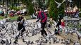Na náměstí ve městečku Novi Pazar jsou stále k vidění hejna holubů