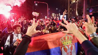Srbský vůdce padl, porážku přiznal ještě před ohlášením výsledků. Vyhrálo studentské hnutí Srbský vůdce padl, porážku přiznal ještě před ohlášením výsledků. Vyhrálo studentské hnutí