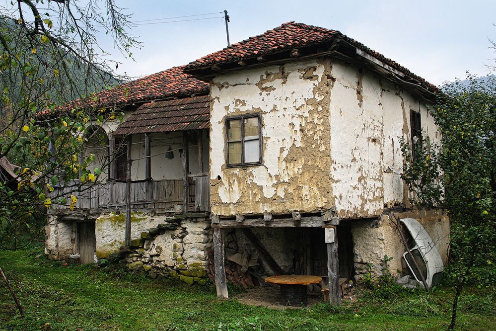 Srbsko je úchvatnou pokladnicí venkovské architektury. Ta bohužel dostává dost na frak. Naštěstí se už objevují projekty na záchranu lidové kultury.