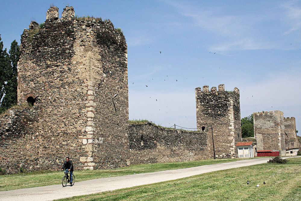 V řetězu pevností u Dunaje hraje prim Smederevo. Tento gigantický komplex byl poslední metropolí okleštěného středověkého Srbska, než ho definitivně ovládli Turci.