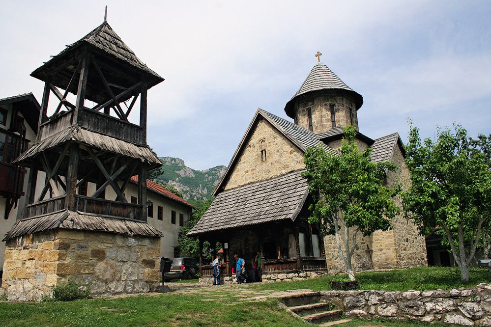 Srbská svatá hora uvnitř Ovčarsko-kablarské soutěsky. Nejsnadněji přístupným klášterem je Blagoveštenje.