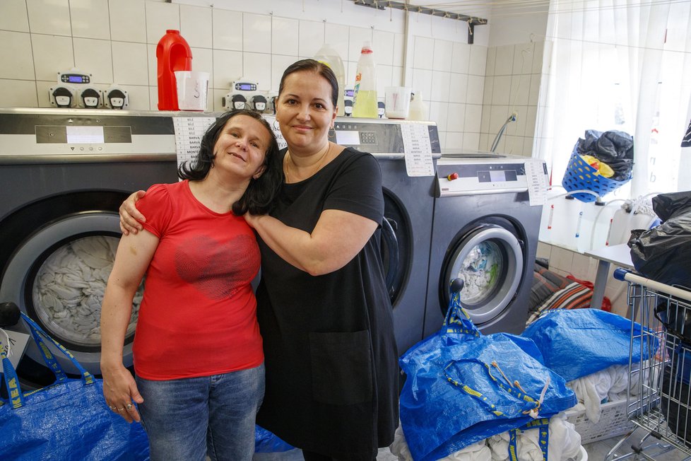 V Duhové prádelně si  mohou zaměstnanci vydělat nějakou tu  korunu k invalidnímu důchodu.