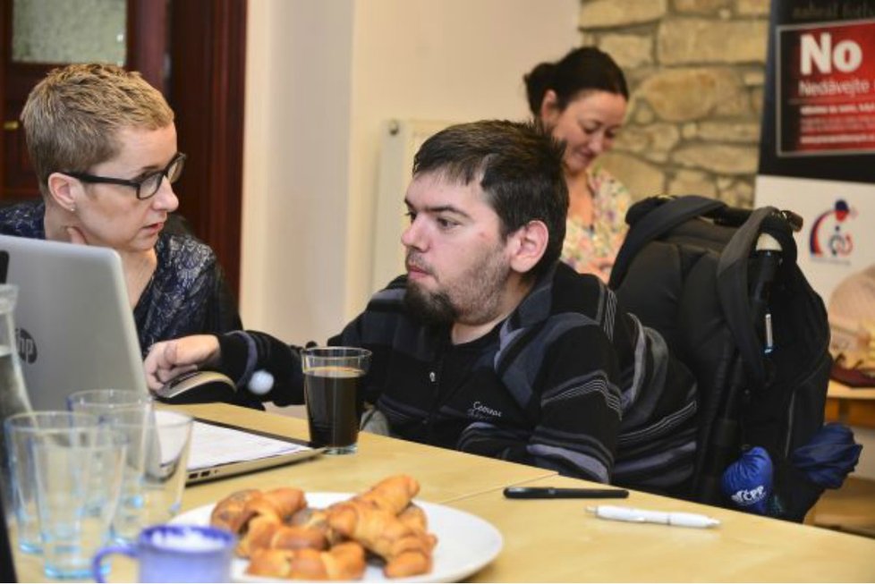 Lubomír studuje na univerzitě mediální studia. I on se dokáže uplatnit na trhu práce.