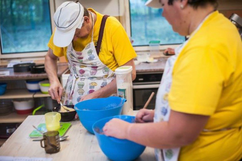 Pod dohledem zvládnou klienti pracovat i v pekárně.