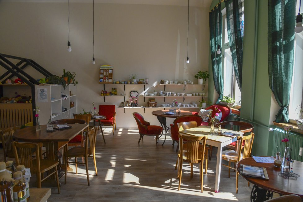 Kavárna Láry Fáry, kde pracují lidé s mentálním postižením.