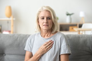 Bušení srdce, palpitace: Příčiny, příznaky a jak ho uklidnit