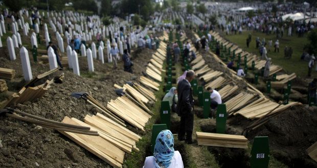 Na masakru stovky bosenských Muslimů se podíleli i Nizozemci, potvrdil soud