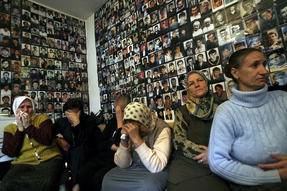 Pozůstalí po padlých nevinných v Srebrenici